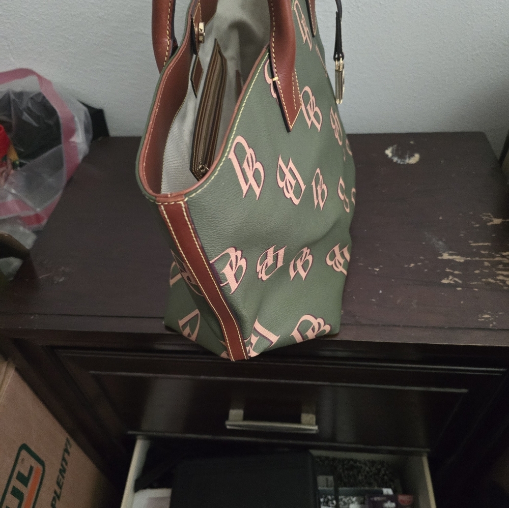 Dooney &bourke handbag